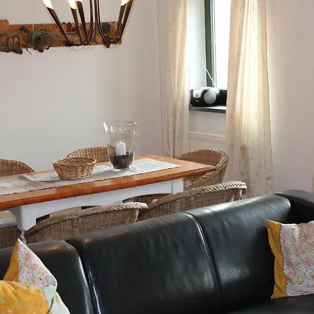 Geraeumige In Dargun Mit Pool, Cleaning Included Apartamento Barlin
